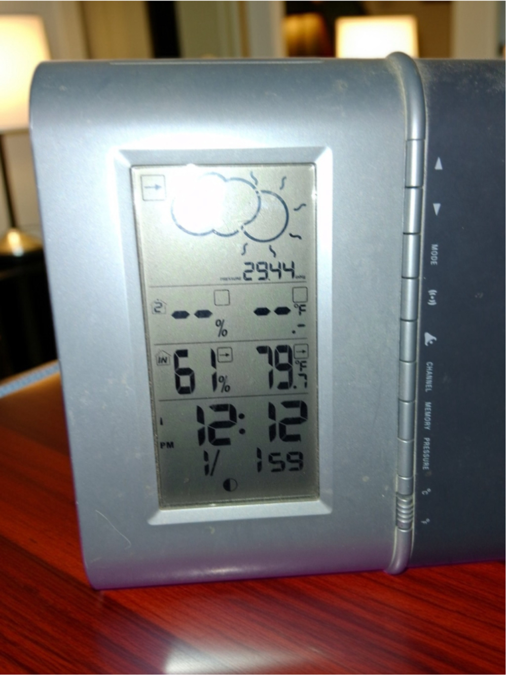 RadioShack 63-1090 Wall Weather Station Temp/Humidity/Barometer Clock Alarm